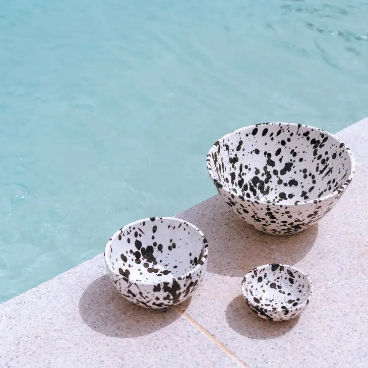 Schale Dots XL, handgemacht aus Keramik, Ø21 x H11 cm (1,5l), Weiß/Schwarz gepunktet/gesprenkelt von Alfar