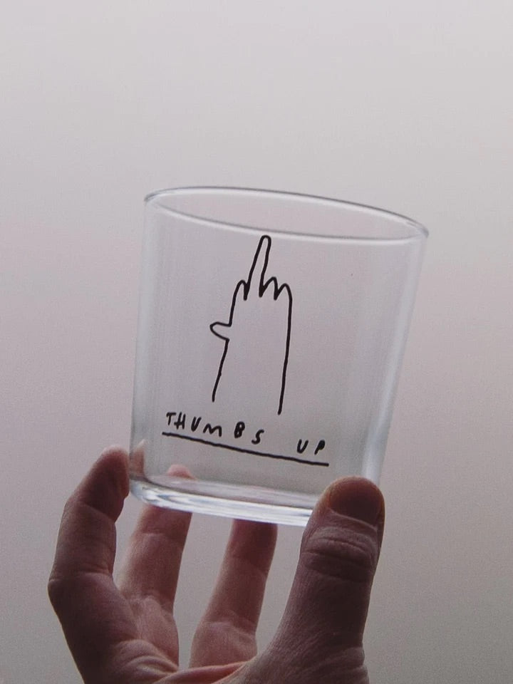 Yahya Studio, Statement Glass/Becher Thumbs Up, Glas,  Ø8,5 cm (360 ml)