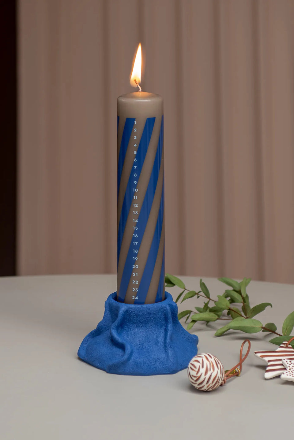 Mette Ditmer Kerzenhalter Lava für Ø5cm Kerzen, Lila & Blau, passend für Kalenderkerze